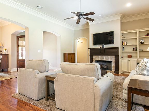 5th image of 103 Huttingtower Ln