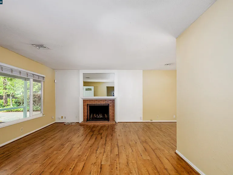 378 Verona Ave — Photo 8