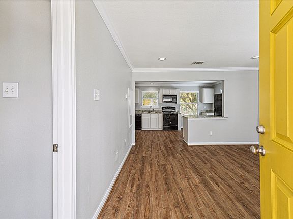 2nd image of 1548 Ashland St Unit 9