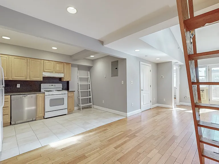 83-71 116th St #7B — Photo 3