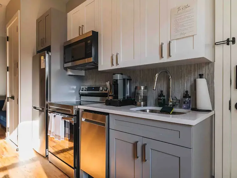 340 Devoe St #2F — Photo 4