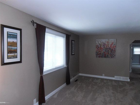 4th image of 52933 Flower Ct
