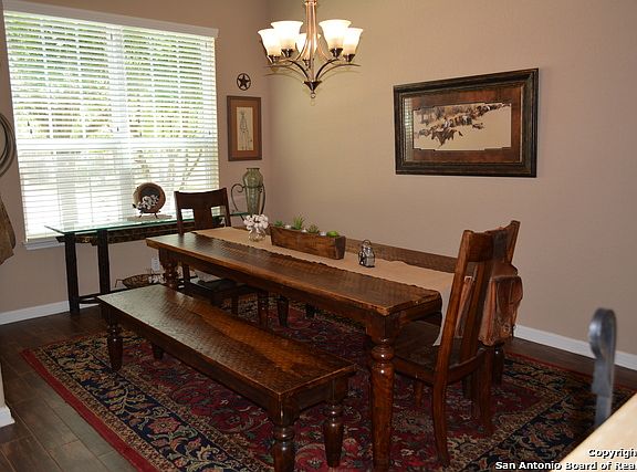 4th image of 513 Oakmont Way