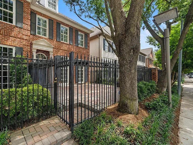 5136 Chevy Chase Dr — Photo 1