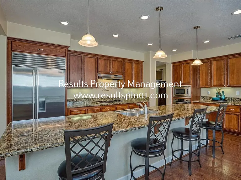 2425 Foxcroft Cir — Photo 4