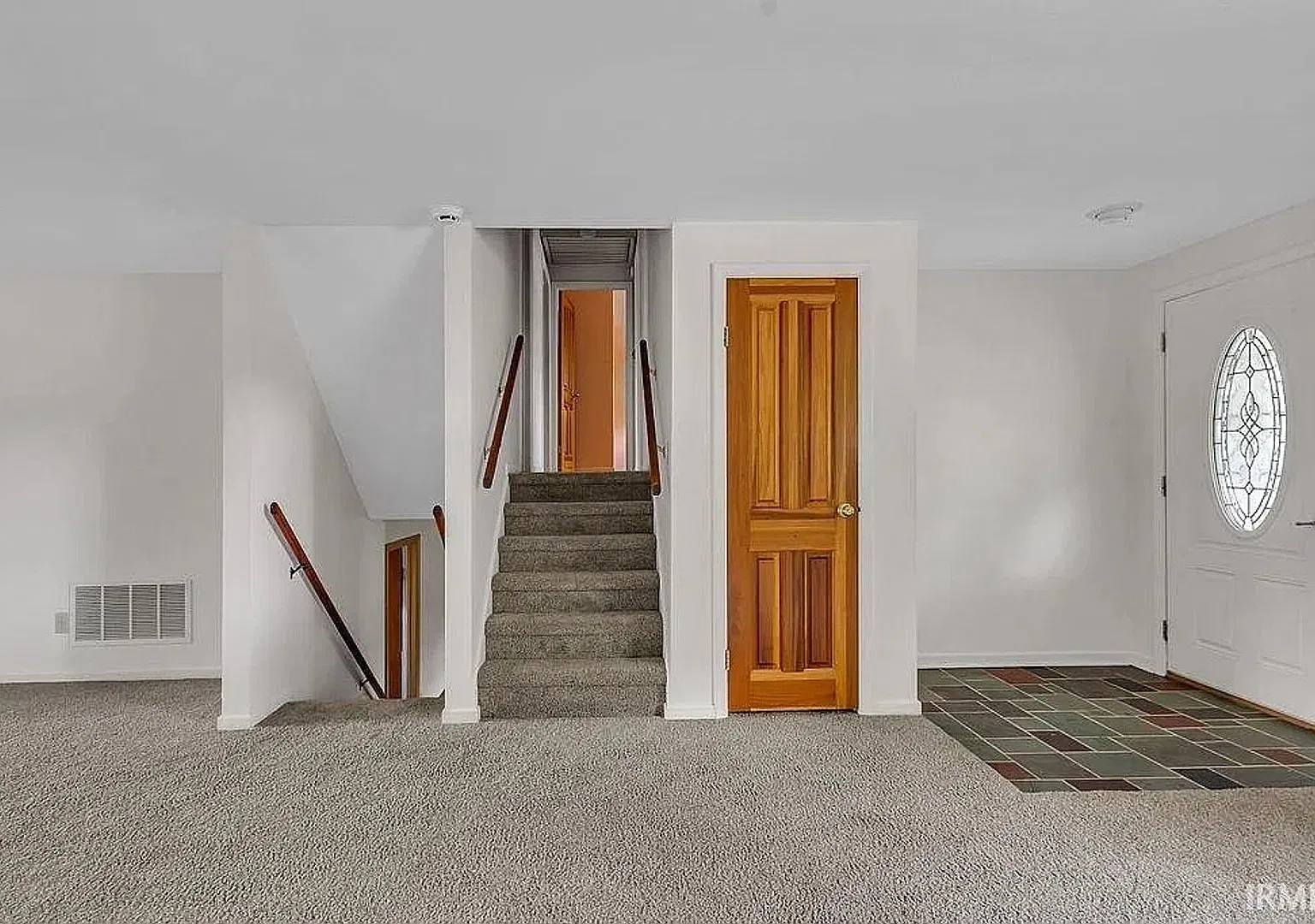 Available Now. Lovely tri-level home in Grandview Hills on Bloomington's east side! — Photo 4