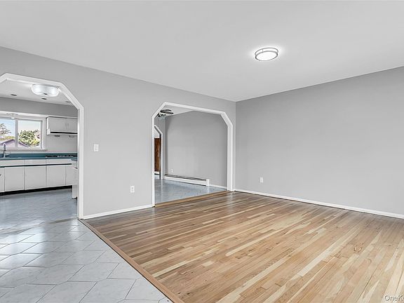 4th image of 581 Plainview Road
