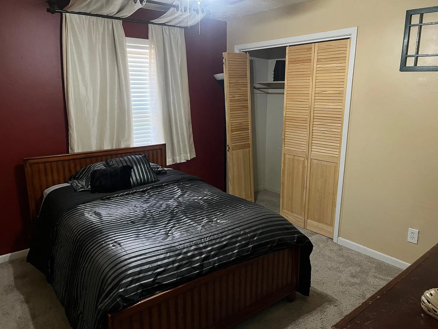 4 bed, 3.0 bath, 2000 sqft, $1,074 — Photo 2