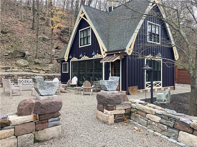 1st image of 325 Ferdon Ave