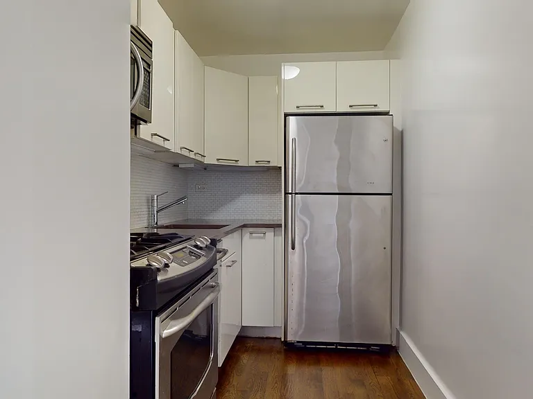 220 E 63rd St #5B — Photo 7