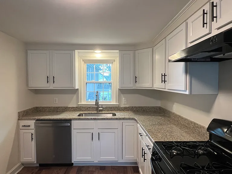 1241 Schiller Ave #2 — Photo 9
