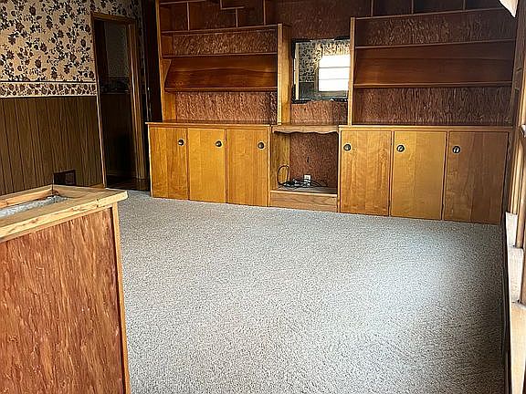 2nd image of 400 W 4th St