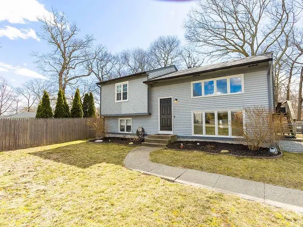 190 Viscount Rd, Warwick, RI 02889