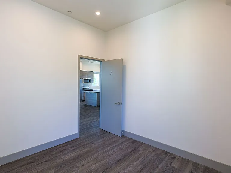 1208 W 25th St — Photo 37