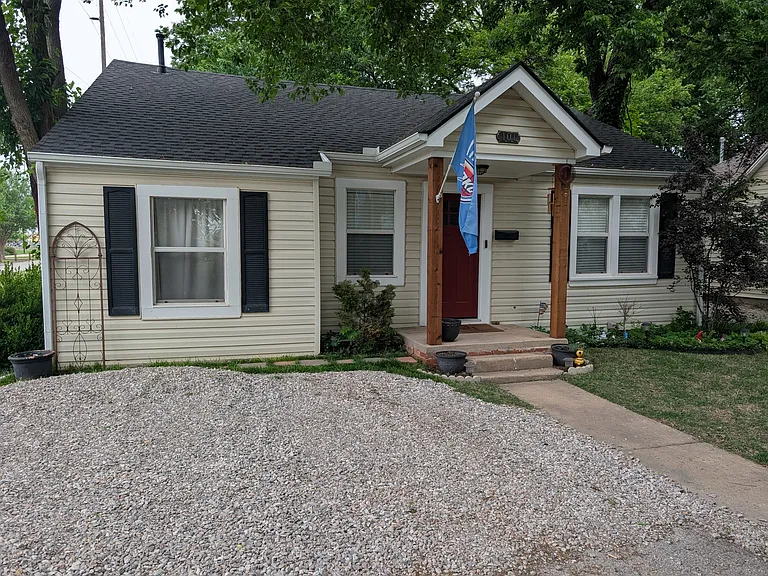 101 Maple Ln — Photo 2