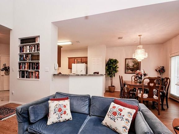 4th image of 2941 Jowett Dr
