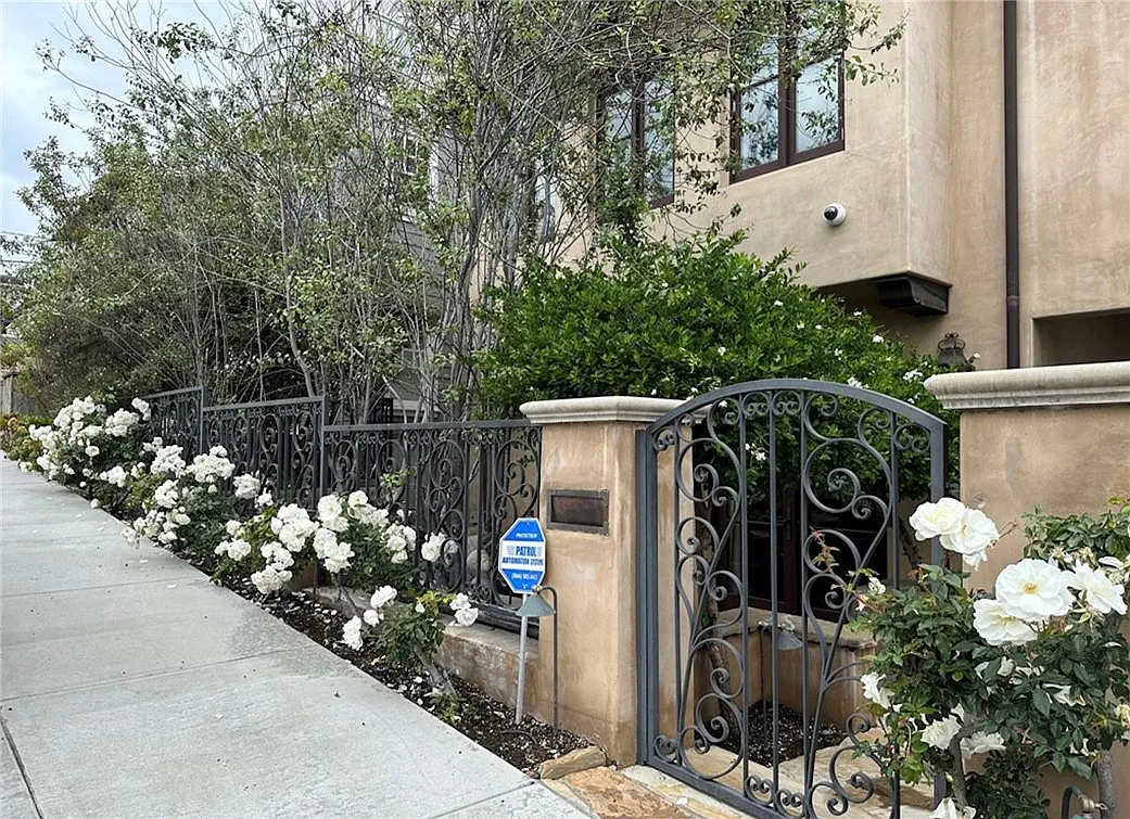 5 bed, 4.5 bath, 3797 sqft, $17,900 — Photo 3