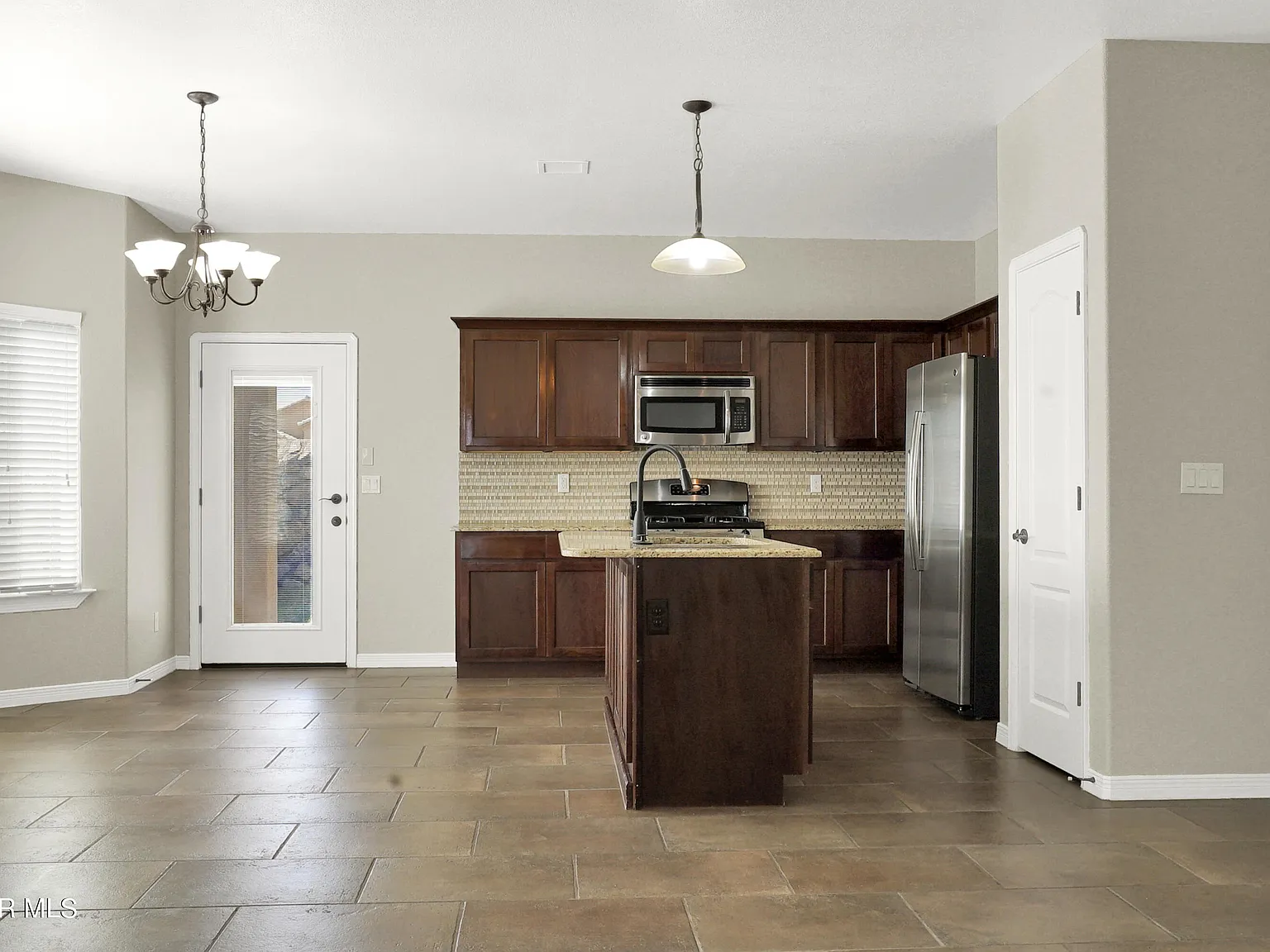 3 bed, 2.0 bath, 1312 sqft, $1,850 — Photo 4