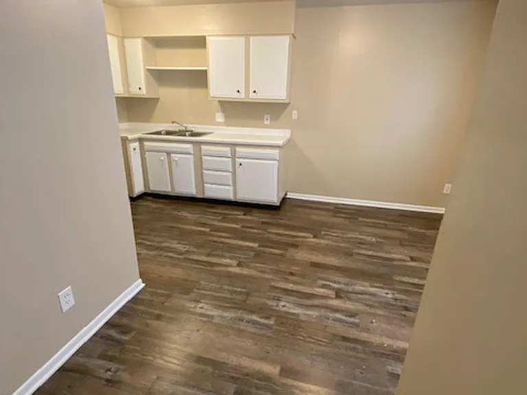 Golden Belt Apartments — Photo 2
