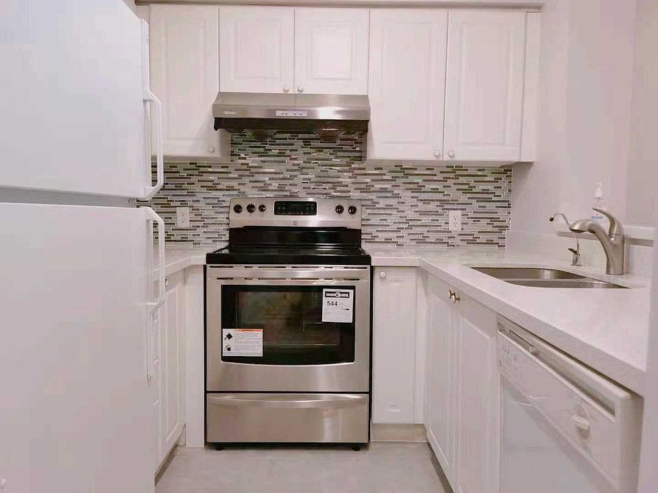 2nd image of 1 Lee Centre Dr #1607