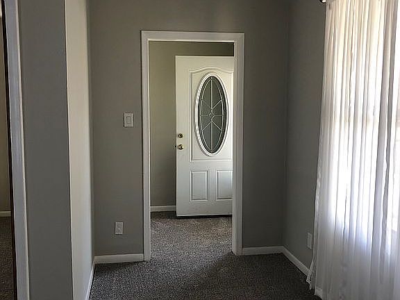 Entry/Foyer
