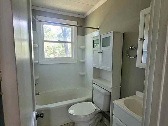 3rd image of 703 W Houston St #B