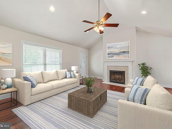 5th image of 699 W Lake Dr