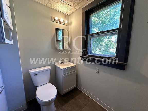 5th image of 709 Sherman St