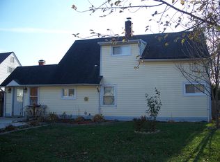 63 Azalea Ln, Levittown, PA 19055