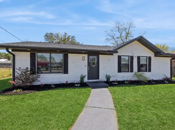 299 Austin Ave, Mary Esther, FL 32569