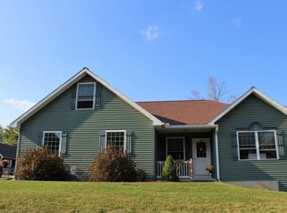325 Horseshoe Ln, Vestal, NY 13850