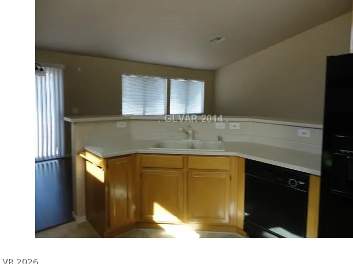 4 bed, 2.0 bath, 1646 sqft, $1,790 — Photo 2