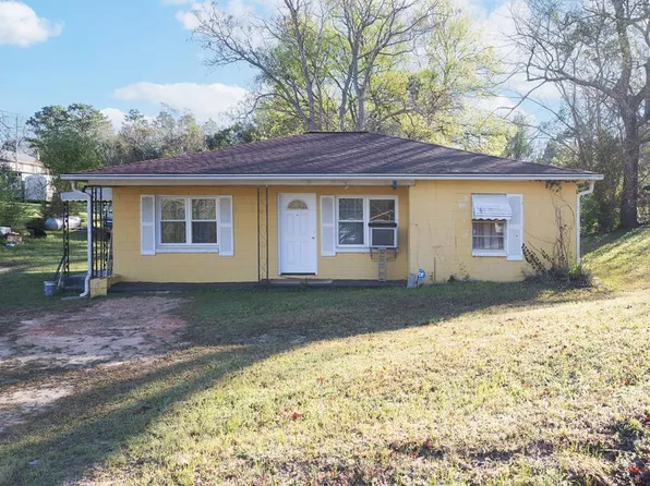 33 Mount Olive Dr, Fort Mitchell, AL 36856