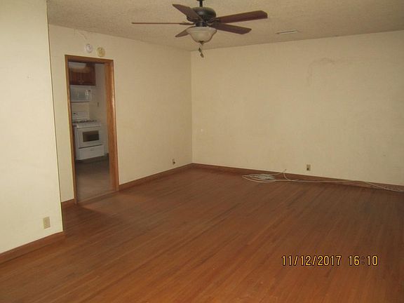 2nd image of 211 El Camino Dr