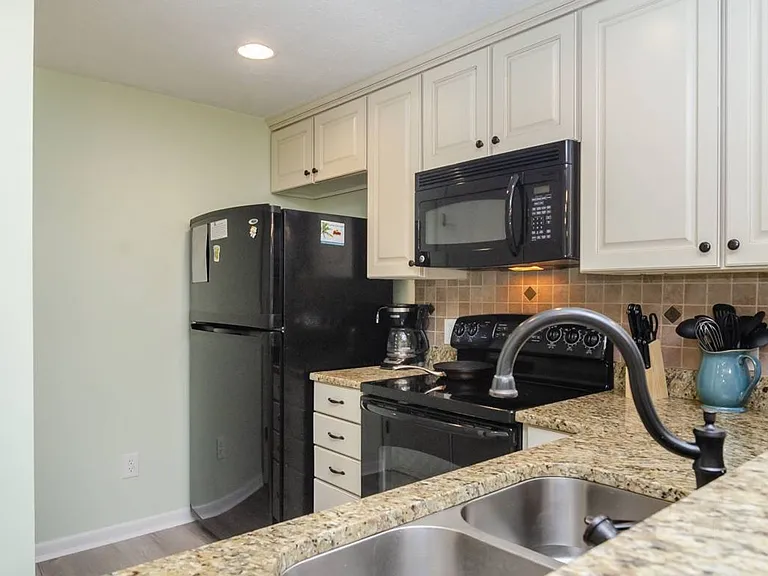 2302A Surfrider Cir — Photo 10