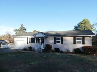 49 Lake Dr, Farmville, VA 23901