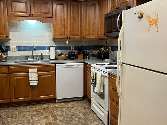 5th image of 863 Creekside Dr #1
