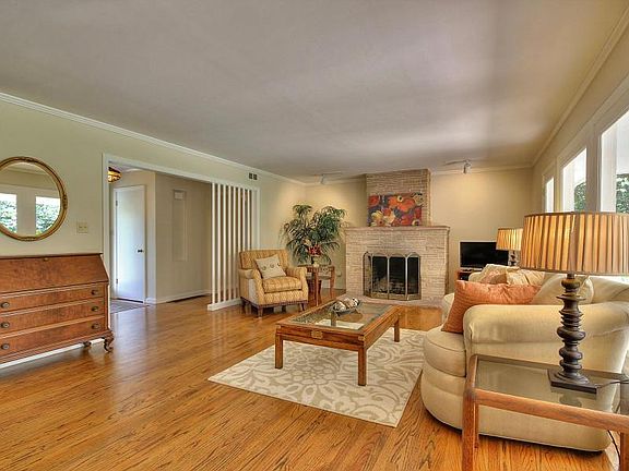 5th image of 945 Wallea Dr