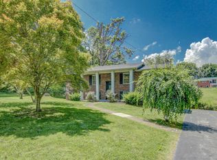 2 Earl Cir, Johnson City, TN 37601