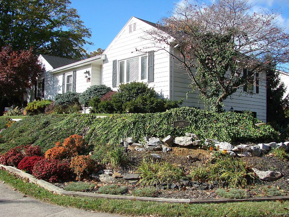 819 Marion St.