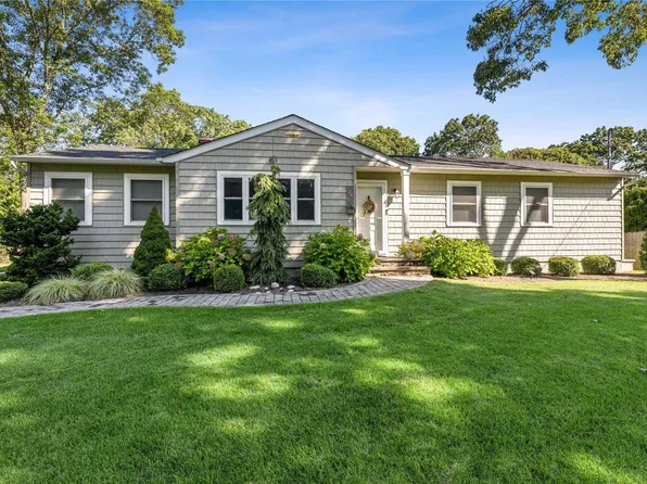 34 Rolling Hill Road, Hampton Bays, NY 11946