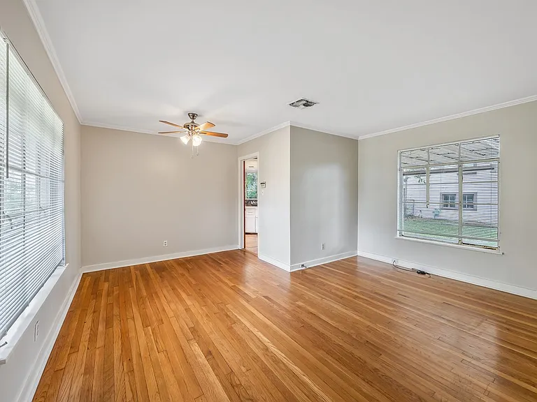 505 W 2nd St — Photo 10