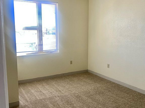 5th image of 1316 26th St Unit 104