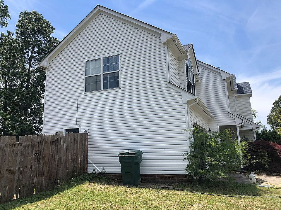 2nd image of 2403 Pine Tree Way