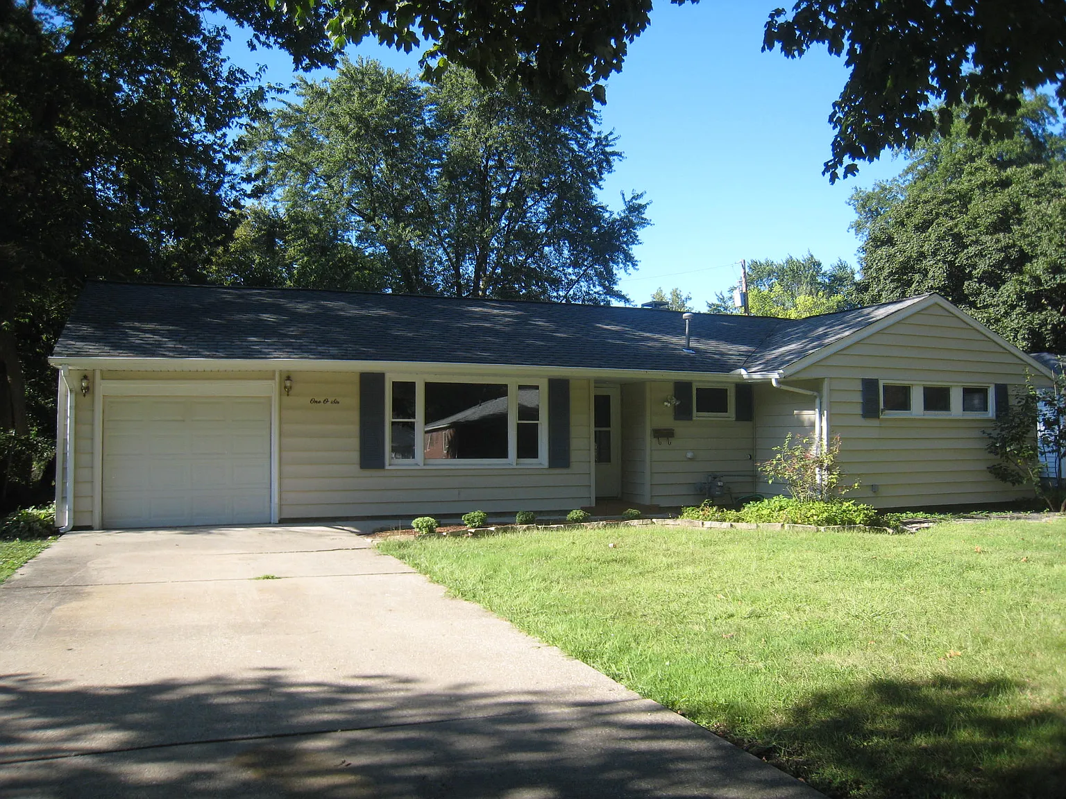 106 Flora Dr photo 1