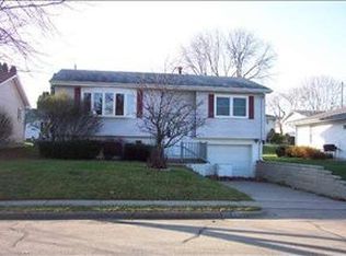 1679 Alpha Ave, Dubuque, IA 52001