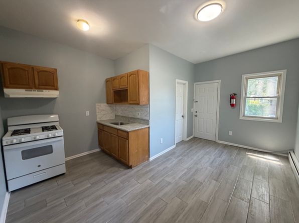 64 Franklin St #1R