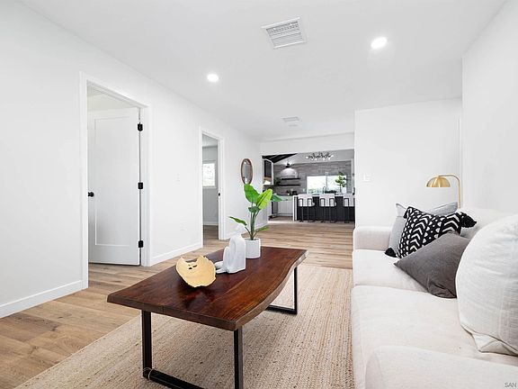 3rd image of 4774 Lake Forest Ave