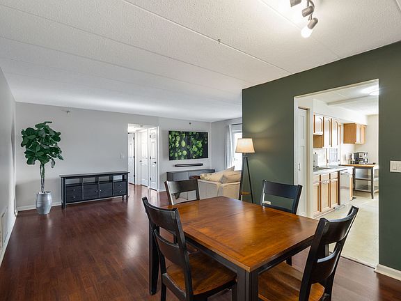 5th image of 7025 Heritage Cir APT 1B