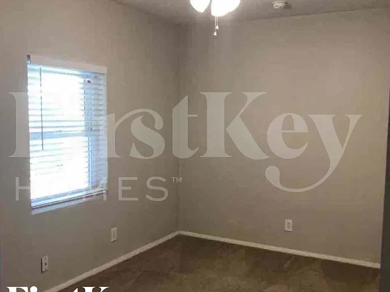 1439 W 7th St — Photo 14